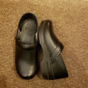 8.5 dansko clogs
